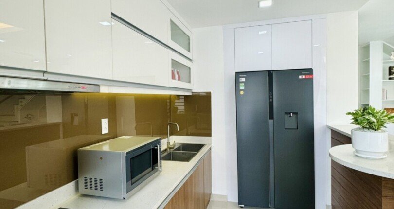 hinh anh bep can ho ban 810x430 - Bán căn hộ Duplex Star Hill, diện tích 151m2, giá 9.8 tỷ, nhà mới, đầy đủ nội thất, xem nhà dễ.