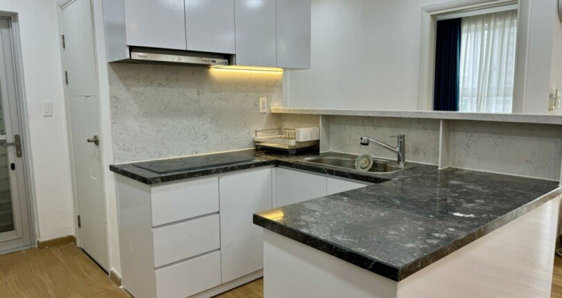 hinh anh bep can ho can cho thue 810x430 - Cho thuê căn hộ chung cư Scenic Valley 2, 02pn, giá 19tr/tháng, nhà đẹp, đầy đủ nội thất.