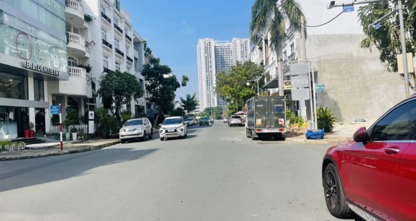 hinh anh duong pham thai buong quan 7 810x430 - Giá cho thuê tòa nhà văn phòng nguyên căn mặt đường Phạm Thái Bường Phú Mỹ Hưng Quận 7 T7/2024