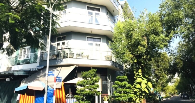 hinh anh mua ban nha biet thu kdc ven song ong lon q7 810x430 - Giá mua bán nhà Biệt thự căn góc Đường số 18 và Đường số 15 Kdc Sadeco Ven Sông Quận 7 T7/2024