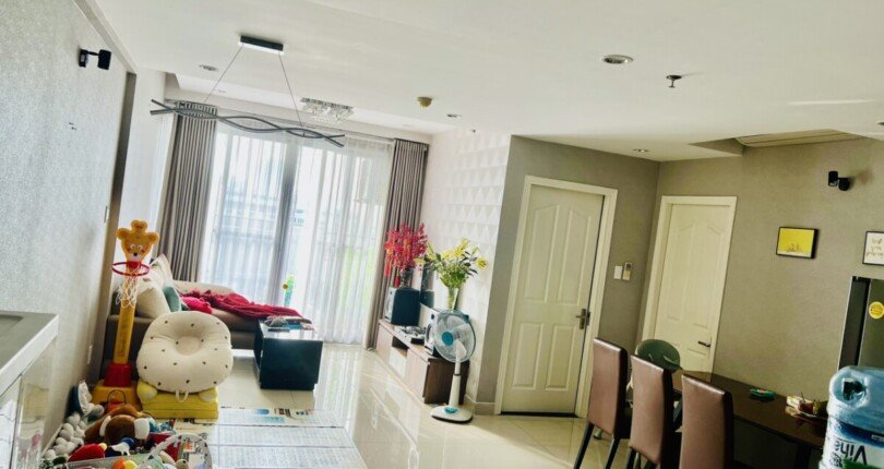 hinh anh phong khach can ho cho thue 810x430 - Cho thuê căn góc chung cư Scenic Valley 1, 02pn, giá 17tr/tháng, đầy đủ nội thất, xem nhà dễ.