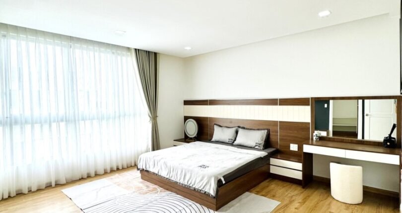 hinh anh phong ngu master 810x430 - Giá mua bán căn hộ thông tầng 3pn 3wc Chung cư Star Hill Quận 7 t7/2024