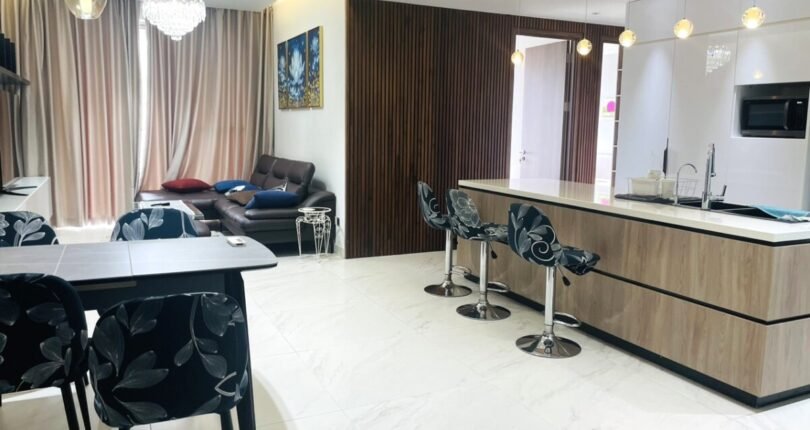 hinh phong khach va bep 810x430 - Bán gấp căn hộ 3pn Chung cư Midtown m7 view trực diện sông rất đẹp