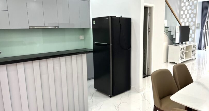 khong gian bep rong rai 6 810x430 - Giá cho thuê nhà Biệt thự nguyên căn mặt Đường số 21 Khu dân cư Lavila Nhà Bè T8/2024