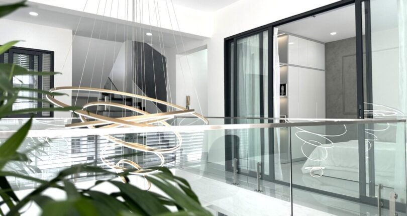 khong gian gieng troi 810x430 - Chủ gửi bán gấp Penthouse 4 phòng ngủ block 1C Chung cư Sky Garden 1 Quận 7 giá rẻ