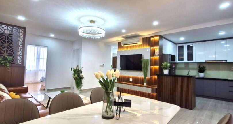 khong gian phong an va bep trong can ho ban 810x430 - Giá mua bán căn hộ Duplex 3 phòng ngủ số 01 Block M Chung cư Star Hill Quận 7 T7/2024