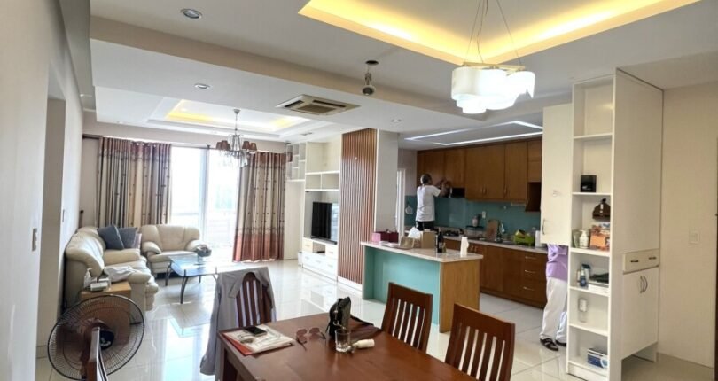 khong gian phong an va phong khach 810x430 - Giá mua bán căn hộ 3 phòng ngủ Block B Chung cư Riverpark Residence Quận 7 T7/2024