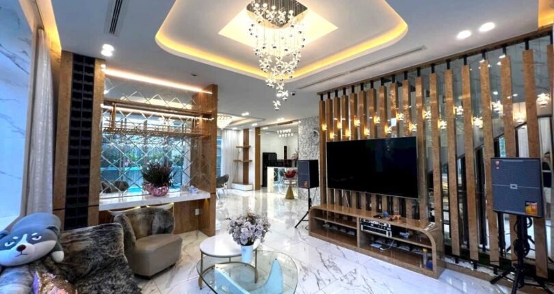 khong gian phong khach tang tret 1 810x430 - Giá cho thuê nhà Biệt thự nguyên căn 5pn có hồ bơi mặt Đường số 17 Phú Mỹ Hưng Quận 7 T7/2024