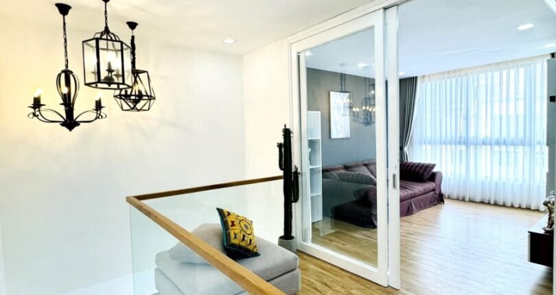 khu vuc sinh hoat chung 810x430 - Giá mua bán căn hộ thông tầng 3pn 3wc Chung cư Star Hill Quận 7 t7/2024