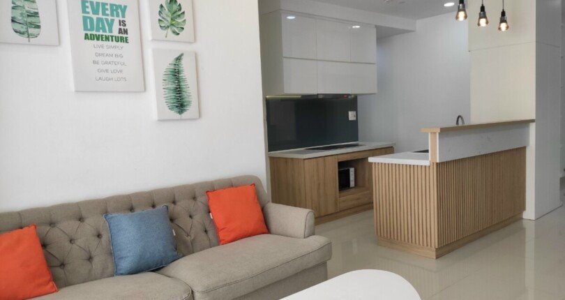 phong khach can ho ban 15 810x430 - Bán căn hộ chung cư Scenic Valley 1, 70m2, giá 4.6 tỷ, đầy đủ nội thất, nhà đang có hdt ổn định.