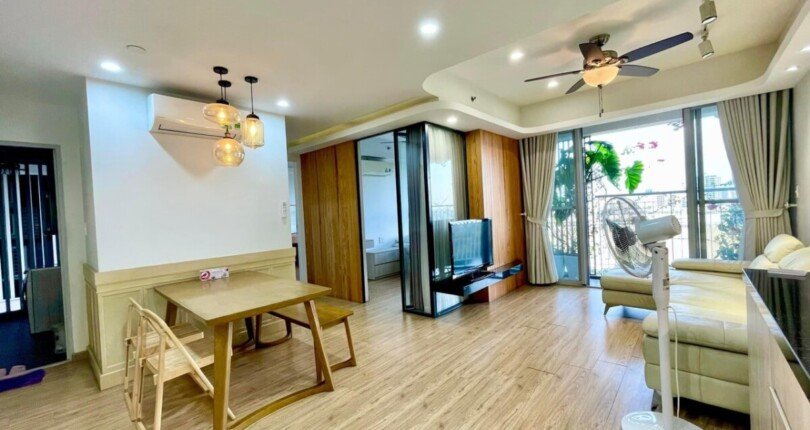 phong khach can ho ban 20 810x430 - Bán căn hộ chung cư Scenic Valley 1, 70m2, giá 4.950 tỷ + 01 ô đậu xe ô tô, nhà có HDT 20TR/tháng.
