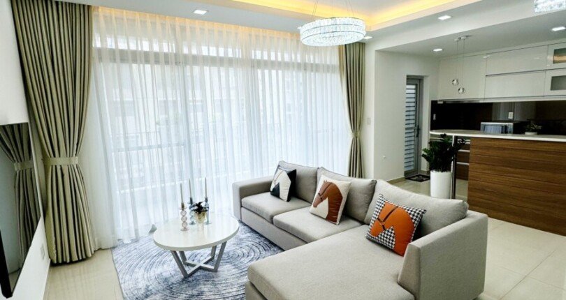 phong khach can ho ban 23 810x430 - Bán căn hộ Duplex Star Hill, diện tích 151m2, giá 9.8 tỷ, nhà mới, đầy đủ nội thất, xem nhà dễ.