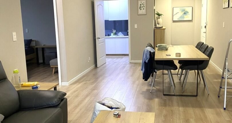 phong khach can ho ban 5 810x430 - Giá mua bán căn hộ 3 phòng ngủ số 01 Block B Chung cư Park View Quận 7 T7/2024