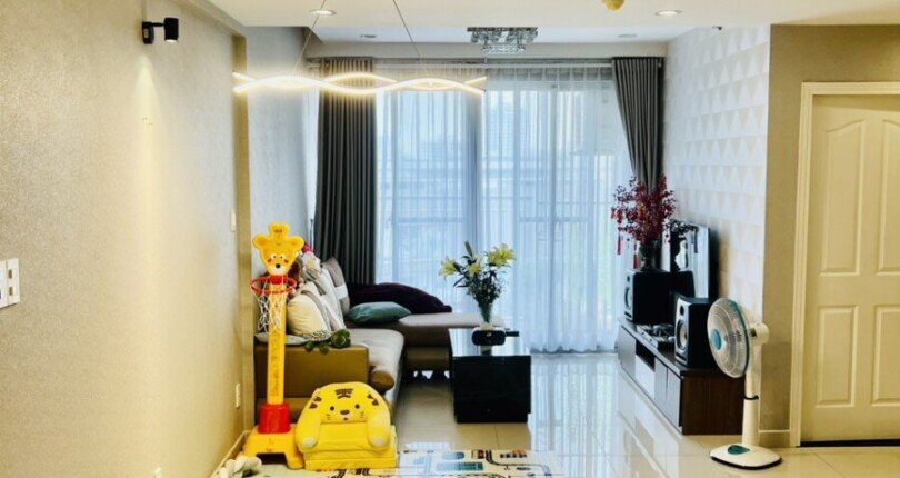 phong khach can ho ban 6 810x430 - Cho thuê căn góc chung cư Scenic Valley 1, 02pn, giá 17tr/tháng, đầy đủ nội thất, xem nhà dễ.