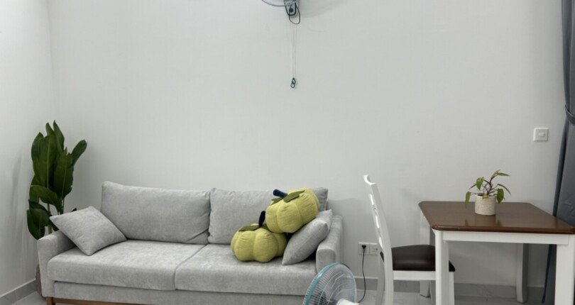 phong khach can ho can ban 1 810x430 - Bán căn hộ chung cư Midtown The Signature, 01pn, giá 4 tỷ, đầy đủ nội thất xem nhà dễ.