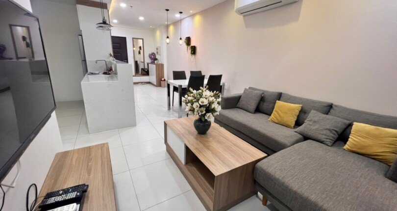 phong khach can ho can ban 3 810x430 - Bán căn hộ chung cư Scenic Valley 1, 02pn, giá 4.750 tỷ, view Đông Nam, thoáng, mát.