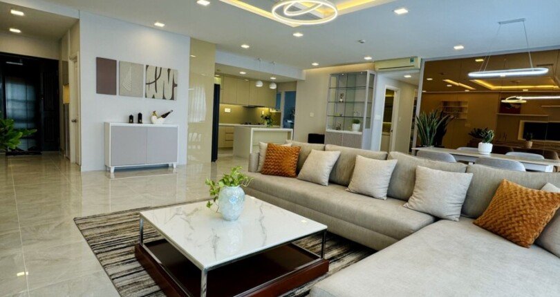 phong khach can ho can ban 4 810x430 - Bán căn hộ chung cư Happy Valley , diện tích 135m2, giá 9 tỷ, nội thất đầy đủ, view sông, sân golf.