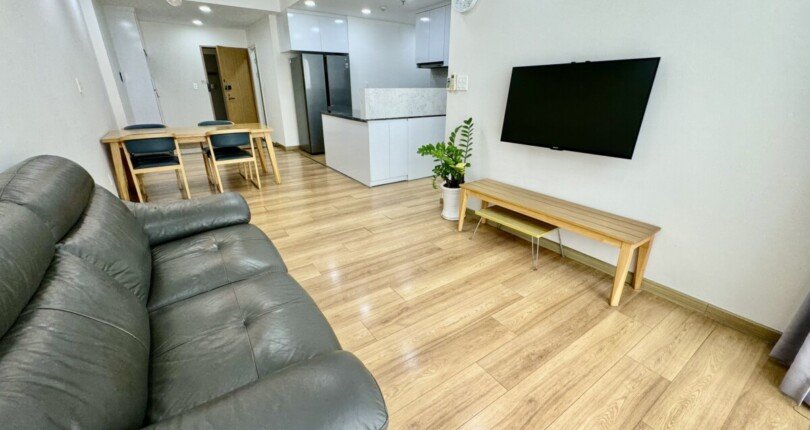 phong khach can ho cho thue 1 810x430 - Cho thuê căn hộ chung cư Scenic Valley 2, 02pn, giá 19tr/tháng, nhà đẹp, đầy đủ nội thất.