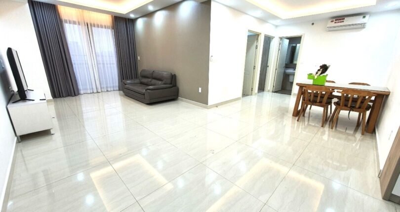 phong khach rong rai 810x430 - Chính chủ gửi bán gấp căn hộ 3pn Block A Chung cư Scenic Valley 1 Phú Mỹ Hưng Quận 7 giá rẻ