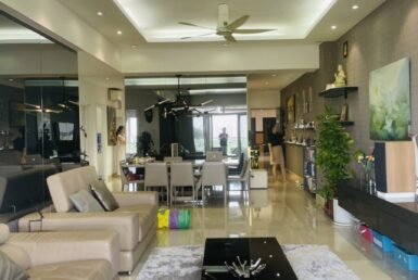 phong-khach-rong-rai-day-du-trang-bi-noi-that