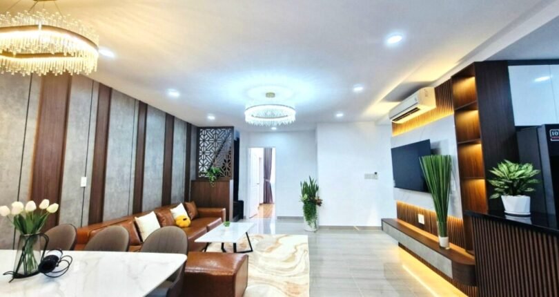 phong khach rong rai sang trong 810x430 - Giá mua bán căn hộ Duplex 3 phòng ngủ số 01 Block M Chung cư Star Hill Quận 7 T7/2024