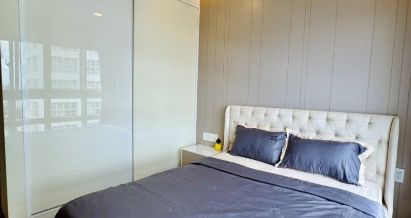 phong ngu can ho ban 10 810x430 - Bán căn hộ chung cư Happy Valley , diện tích 135m2, giá 9 tỷ, nội thất đầy đủ, view sông, sân golf.