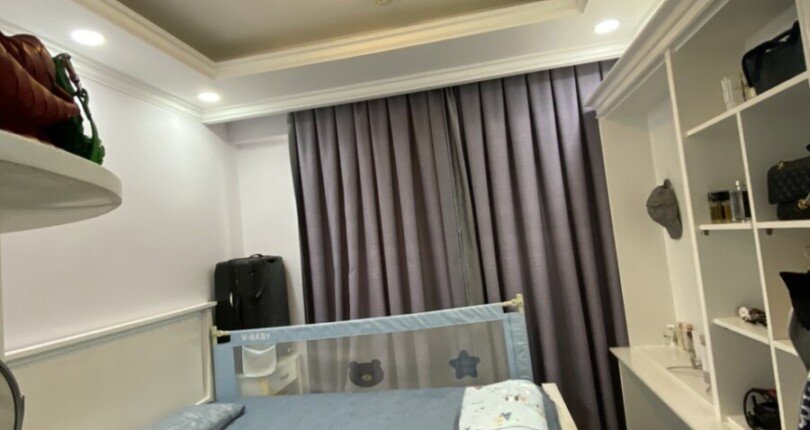 phong ngu can ho can ban 1 810x430 - Bán căn hộ chung cư Scenic Valley 1, diện tích 101m2, giá 6.8 tỷ + 01 ô đậu xe, nội thất gỗ tự nhiên,