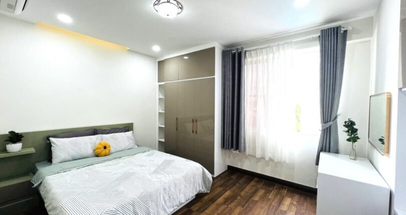 phong ngu day du trang thiet bi noi that 810x430 - Giá mua bán căn hộ 3 phòng ngủ lầu 7 Block A Chung cư Mỹ Khánh 1 Quận 7 T7/2024