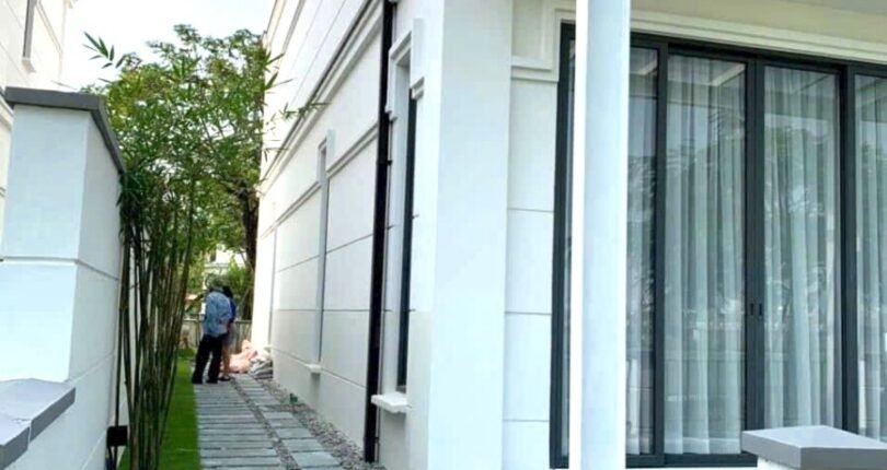 san vuon ben hong 810x430 - Giá mua bán nhà Biệt thự nguyên căn Khu dân cư Nine South Estates Nhà Bè T7/2024