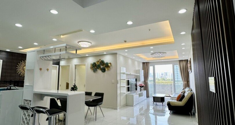 toan canh phong khach can ho ban 810x430 - Bán căn hộ chung cư Scenic Velley 1, diện tích 133m, giá 9.5 tỷ, nhà đang có hdt 40tr/tháng.