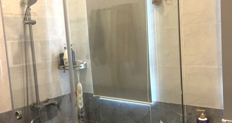 toilet co bon tam 810x430 - Giá cho thuê nhà Biệt thự liền kề 5pn Kdc Green Star Sky Garden Hưng Lộc Phát Q7