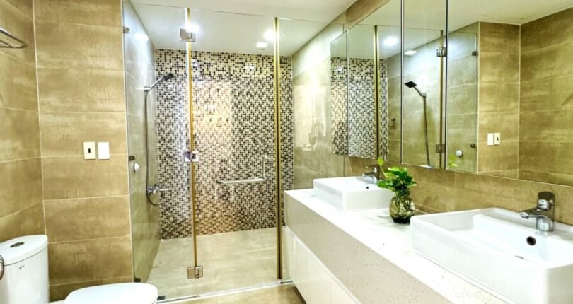 toilet rong rai 1 810x430 - Giá mua bán căn hộ thông tầng 3pn 3wc Chung cư Star Hill Quận 7 t7/2024