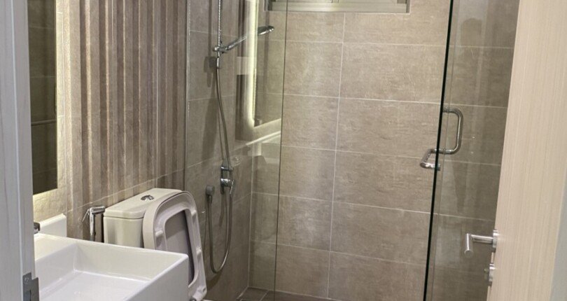 tollet can ho can ban 810x430 - Bán căn hộ chung cư Midtown The Grande, 02pn,89m2 giá 6.7 tỷ, đầy đủ nội thất, view Biệt Thự.