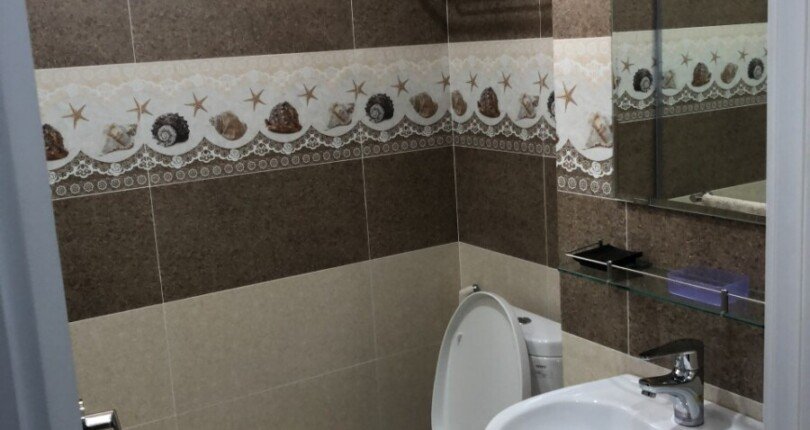 tollet can ho cho thue 3 810x430 - Cho thuê căn hộ chung cư Scenic Valley 2, 81m2, 02pn , giá 21tr/tháng, nội thất đầy đủ, xem nhà dễ.