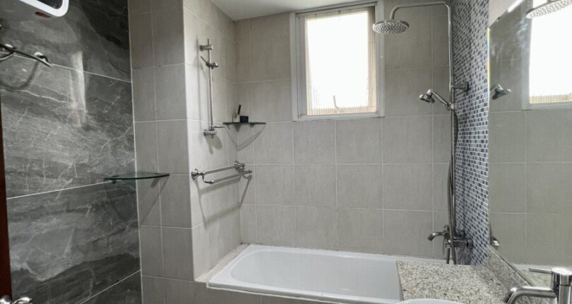 tollet can ho cho thue 5 810x430 - Cho thuê căn hộ chung cư Green View, 106m2, giá 25tr/tháng, nội thất đầy đủ, nhà đang trống.