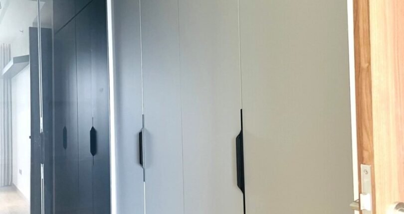 tu quan ao 810x430 - Bán gấp căn hộ 3pn Chung cư Midtown m7 view trực diện sông rất đẹp