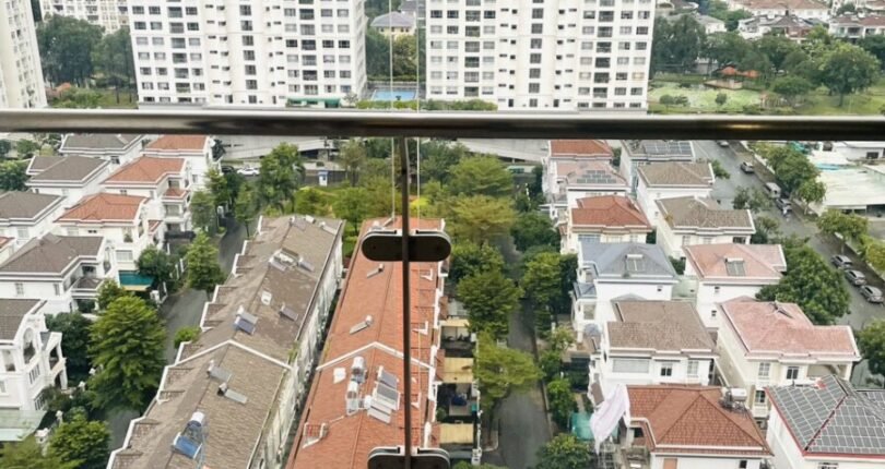 view ban cong can ho ban 810x430 - Giá mua bán căn hộ 2pn B08 Chung cư The Antonia Phú Mỹ Hưng Quận 7 T8/2024
