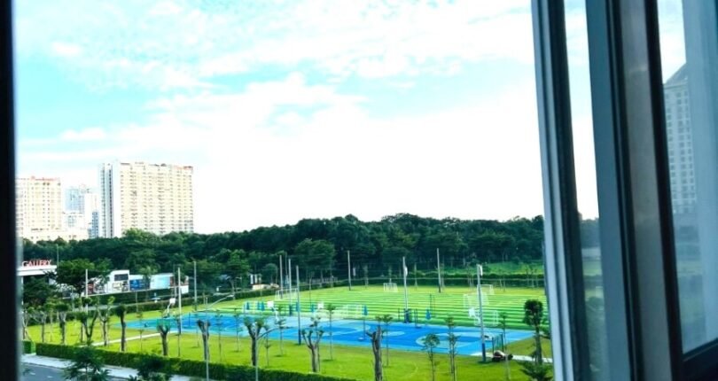 view cua so phong ngu 810x430 - Giá mua bán căn hộ Duplex 3 phòng ngủ số 01 Block M Chung cư Star Hill Quận 7 T7/2024