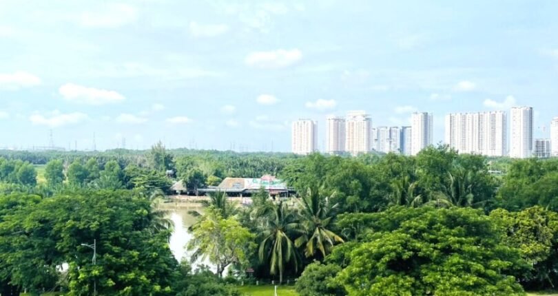 view nhin tu can ho 1 810x430 - Giá mua bán căn hộ vòng cung Chung cư Grand View C Quận 7 t7/2024