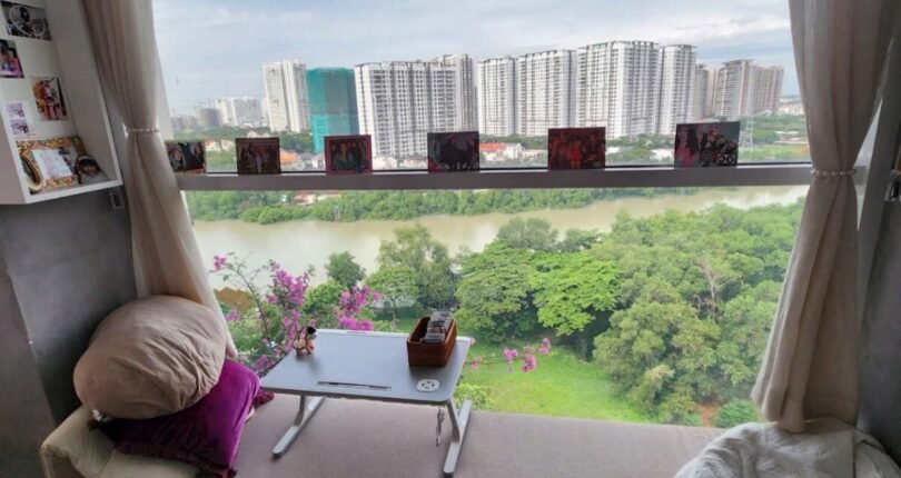 view phong khach can ho 810x430 - Giá mua bán Penthouse 300m2 Chung cư Riverpark Residence Quận 7 T7/2024