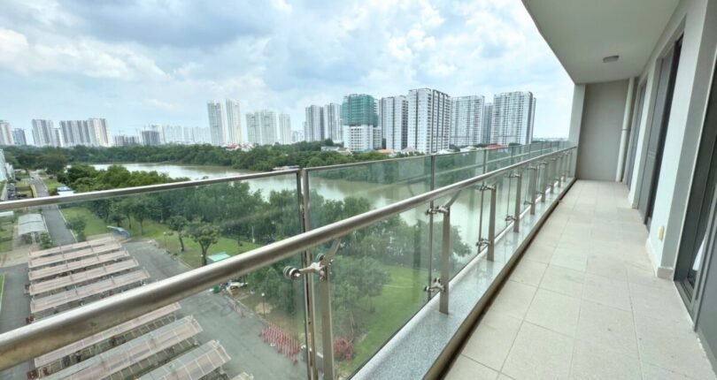 ban cong can ho rong rai 810x430 - Bán gấp căn hộ 3pn Block B 05 Chung cư Riverpark Premier Phú Mỹ Hưng Quận 7