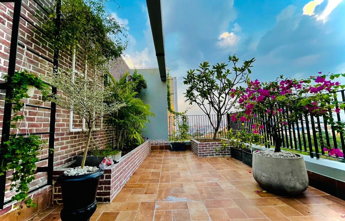 ban cong san thuong can ho ban 1148x738 - Giá mua bán căn hộ penthouse 5pn Chung cư Star Hill Phú Mỹ Hưng Quận 7 T8/2024