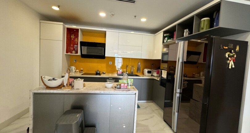 bep can ho ban 12 810x430 - Bán căn hộ chung cư Scenic Valley 1, diện tích 133m2, 03PN, giá 10 tỷ, nhà đẹp, đầy đủ nội thất.