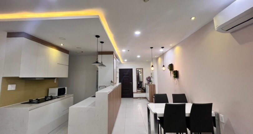 bep can ho can ban 810x430 - Căn hộ chung cư Scenic Valley 1, 02pn, giá 4.750 tỷ, view Đông Nam, nhà có HĐT on633 định.