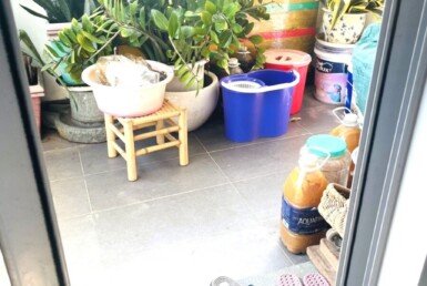 can-canh-ban-cong-phong-khach-can-ho-ban