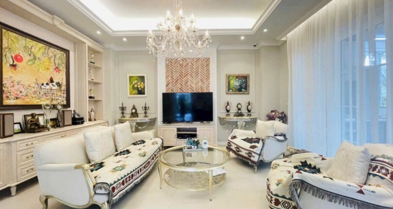 can canh khong gian phong khach nha biet thu cho thue 810x430 - Giá cho thuê nhà biệt thự nguyên căn Khu Chateau Phú Mỹ Hưng Quận 7 T8/2024