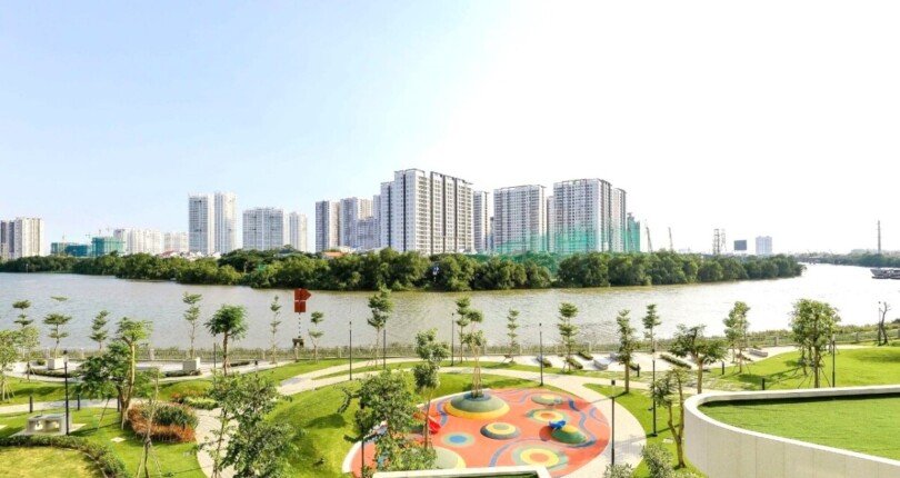 can ho lien ke cong vien va song 810x430 - Giá mua bán căn hộ 3pn Block C Chung cư Riverpark Premier Quận 7 T8/2024
