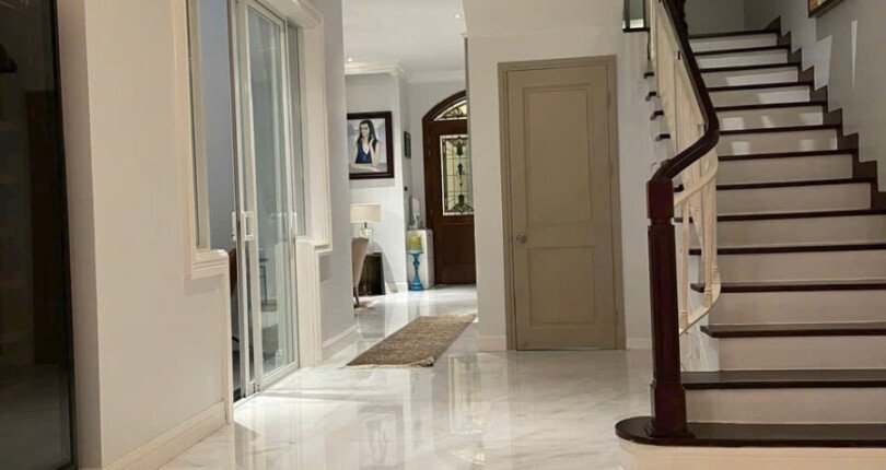 cau thang bo len lau 1 810x430 - Giá mua bán nhà nguyên căn Khu biệt thự Phú Gia Quận 7 T8/2024