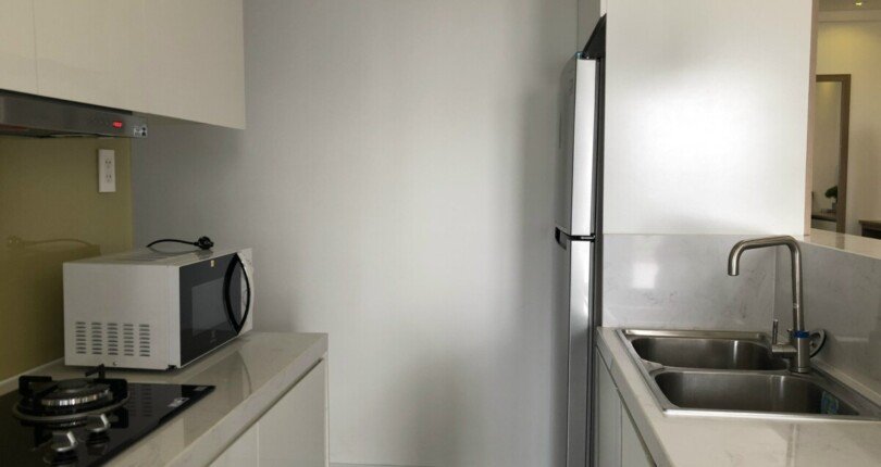 hinh anh bep can ho can ban 810x430 - Căn hộ chung cư Scenic Valley 1, 02pn, giá 4.750 tỷ, view Đông Nam, nhà có HĐT on633 định.