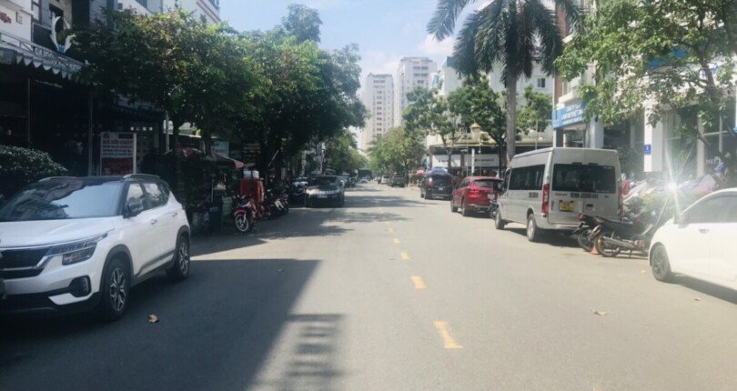 hinh anh duong phan khiem ich quan 7 810x430 - Giá mua bán tòa nhà nguyên căn mặt đường Phan Khiêm Ích Khu Hưng Gia 1 Quận 7 T8/2024